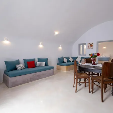 Labyrinth Traditional Villa *