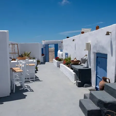 Villa Labyrinth Traditional